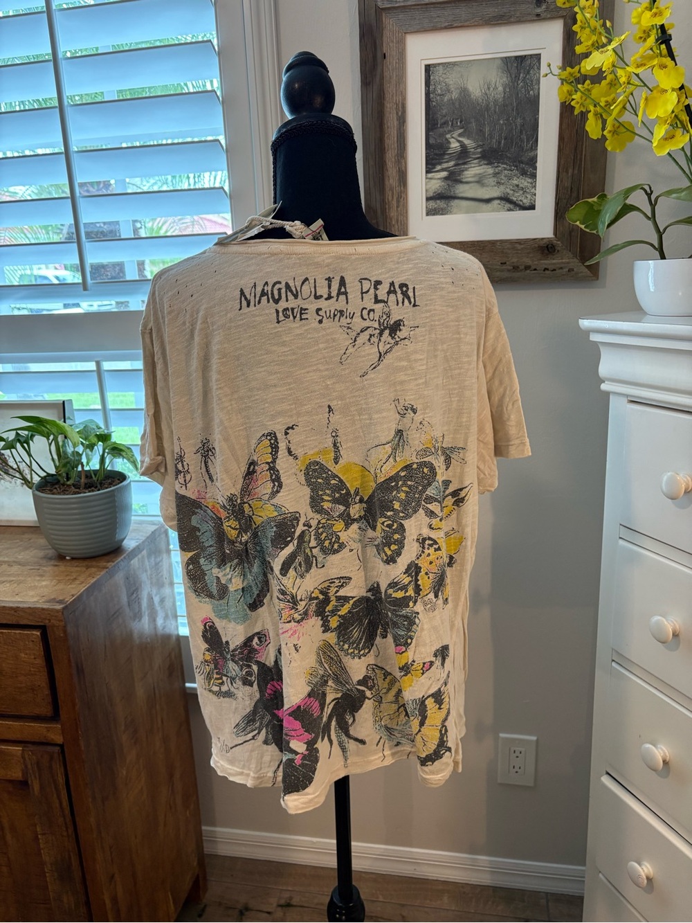 Magnolia Pearl NWT Butterfly Ball Tee in Moon, OS